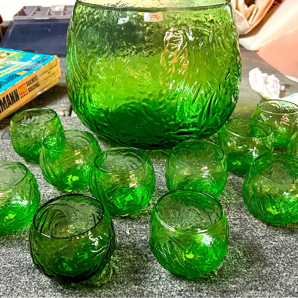 La Casa Casuals Green punch Bowl Crinkle glass made in Italy. Original stickers